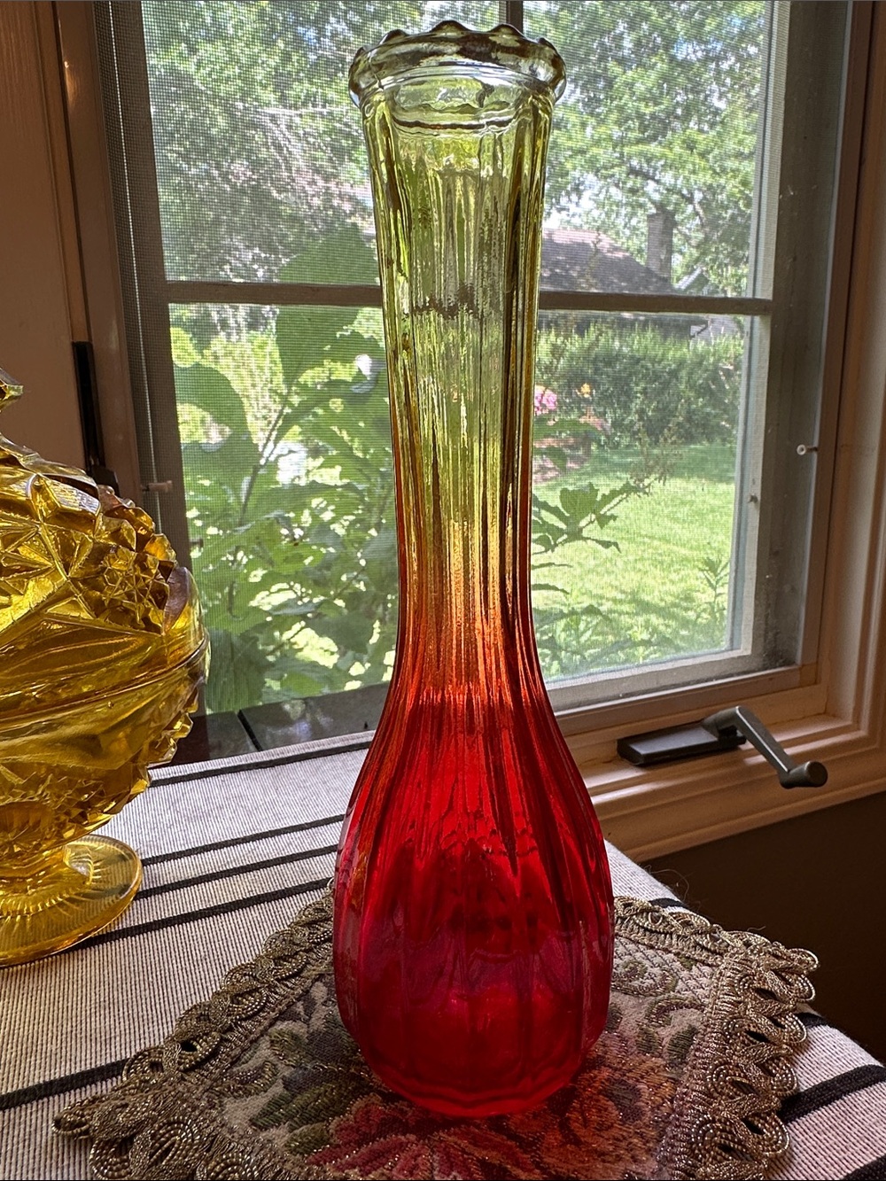 Mid-century Modern Jeanette Glass amberina ombré bud vase w/ribbed pattern